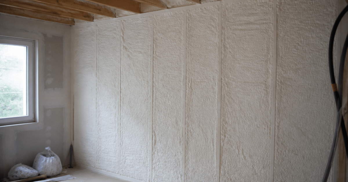 Mur interieur recouvert isolant thermique blanc epais